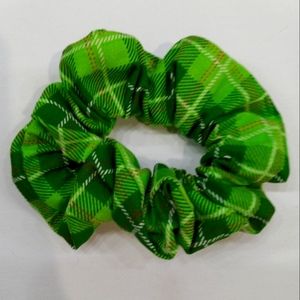 Green plade scrunchie